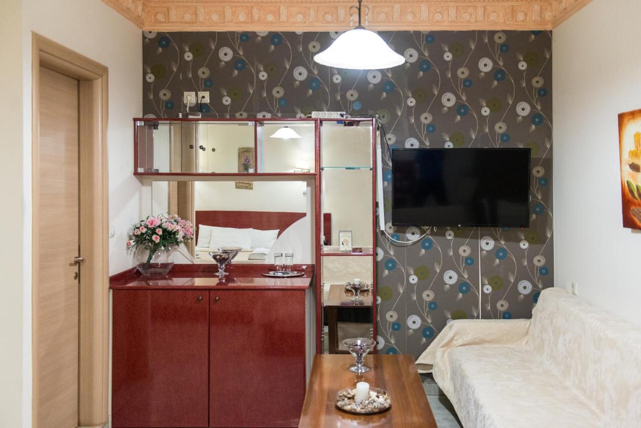 Hotel Aigli Farsala エクステリア 写真