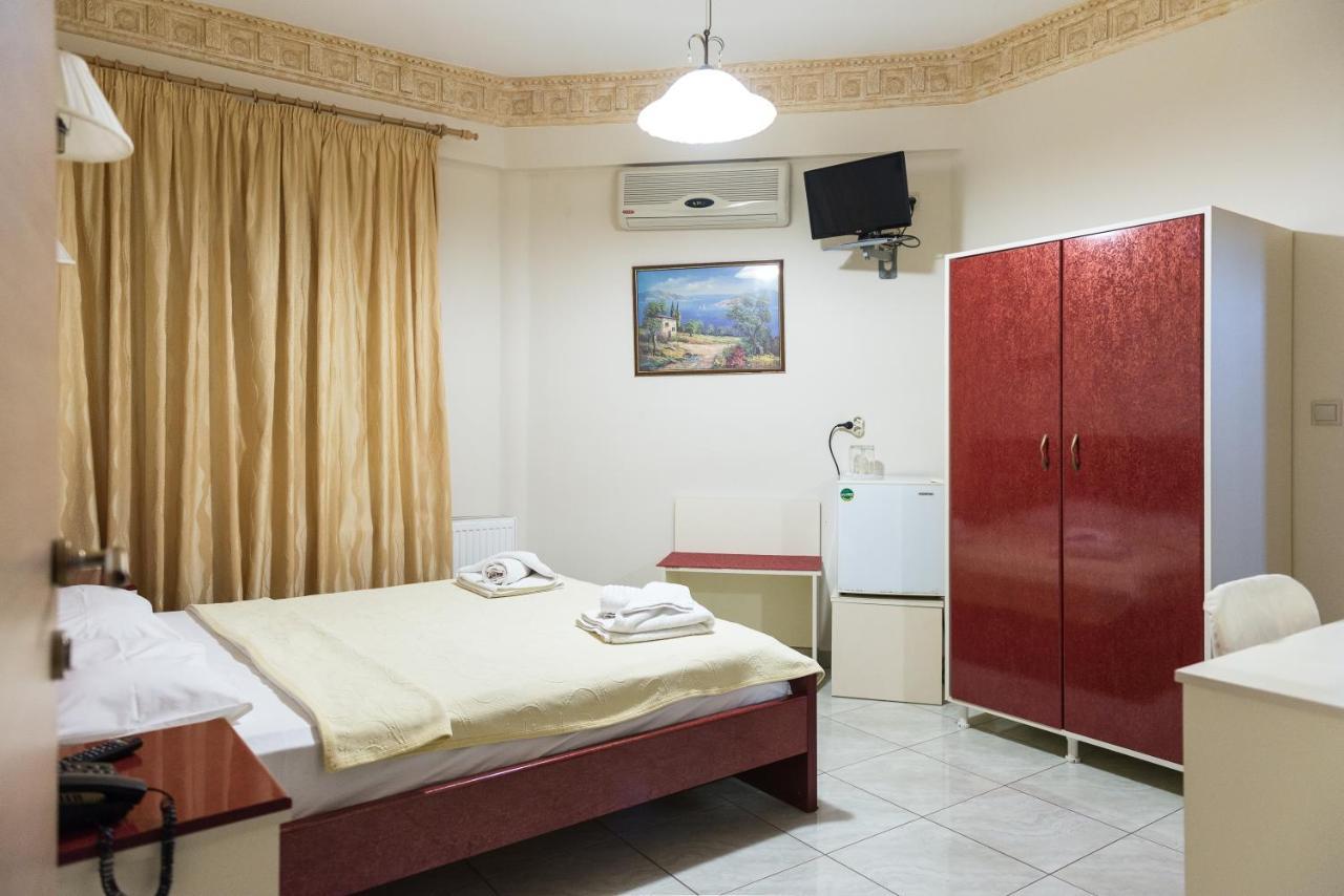 Hotel Aigli Farsala エクステリア 写真