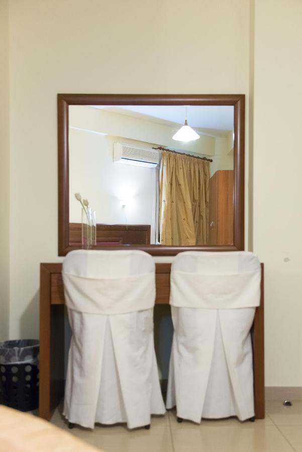Hotel Aigli Farsala エクステリア 写真